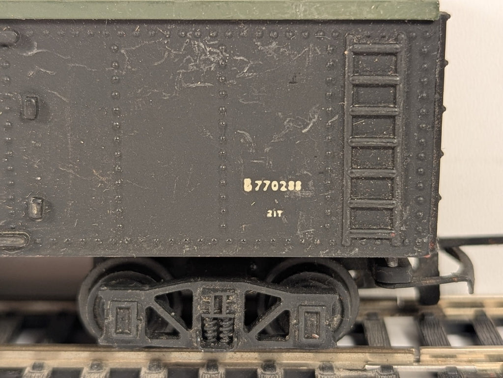 Tri-ang OO Gauge Track Cleaning Car Goods Wagon B770288 BR Grey & Green R344