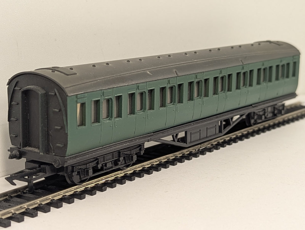 Graham Farish OO Gauge Suburban Coach Passenger Coach Southern Green