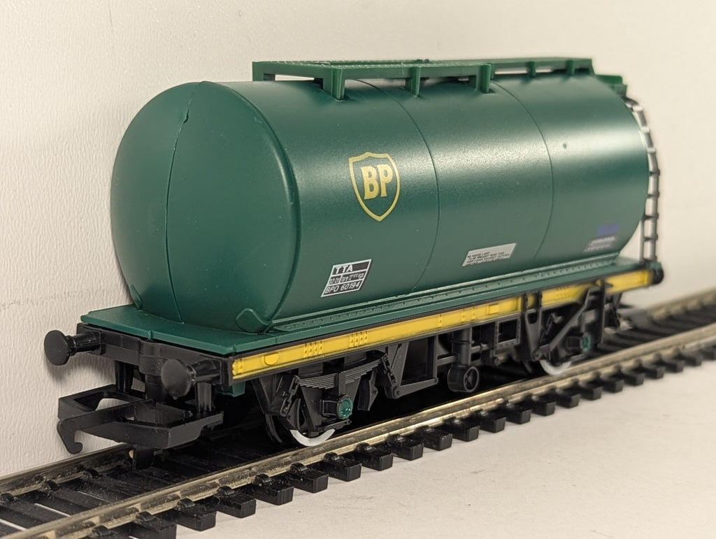 Hornby OO Gauge TTA Tank Wagon Goods Wagon BPO 60194 BP Green & Yellow R235
