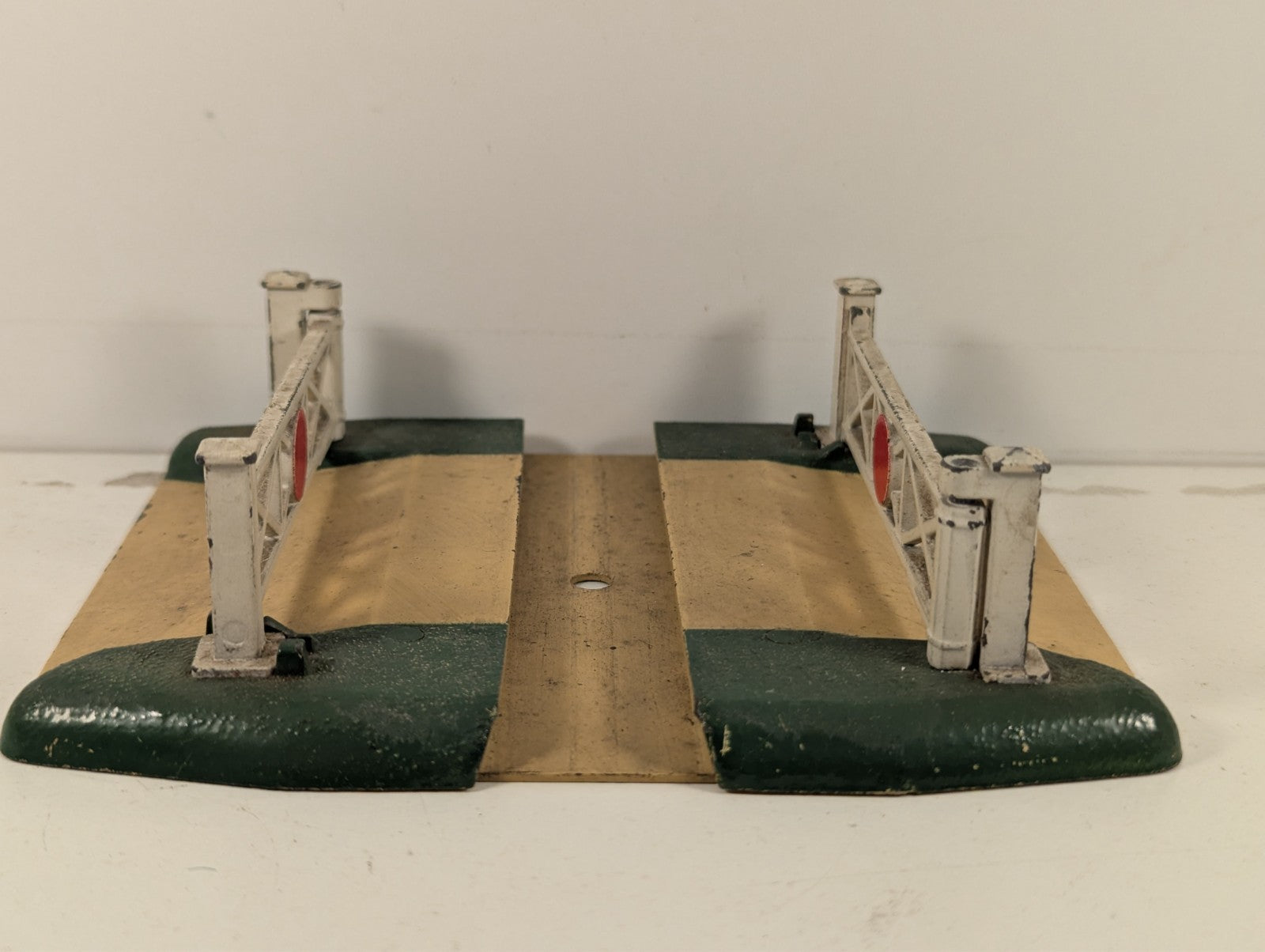 Hornby Dublo OO Gauge Level Crossing