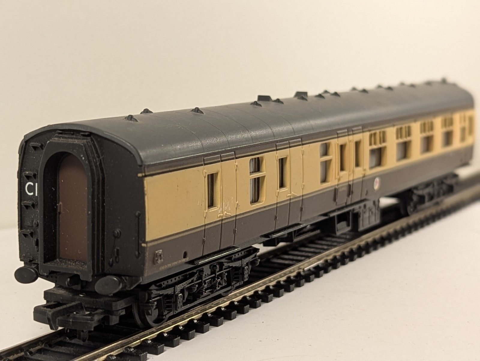 Mainline BR Western Region Mk1 Brake Standard Corridor Coach OO Gauge