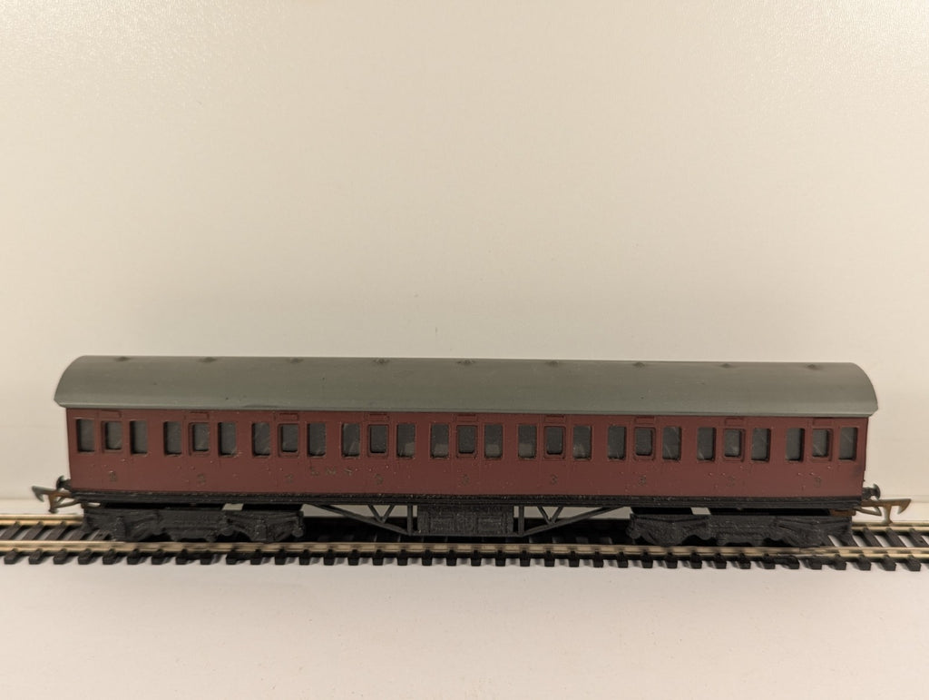 Graham Farish OO Gauge Maroon Third Class Suburban Coach Boxed