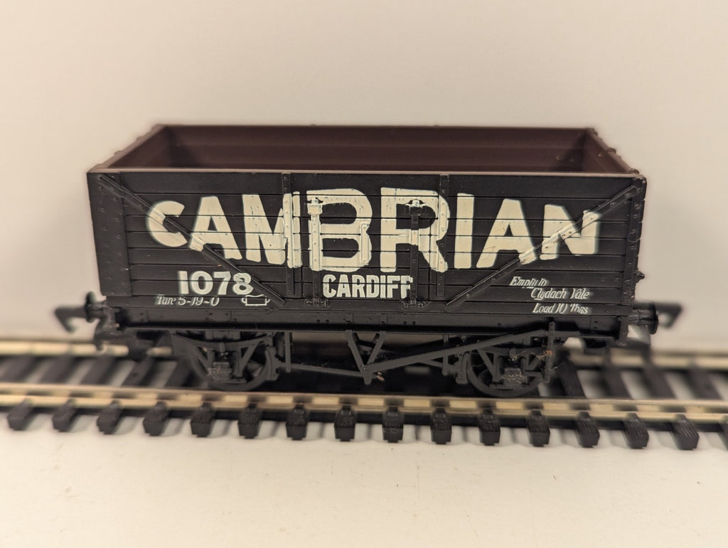 Mainline OO Gauge Cambrian Cardiff 7 Plank Coal Wagon