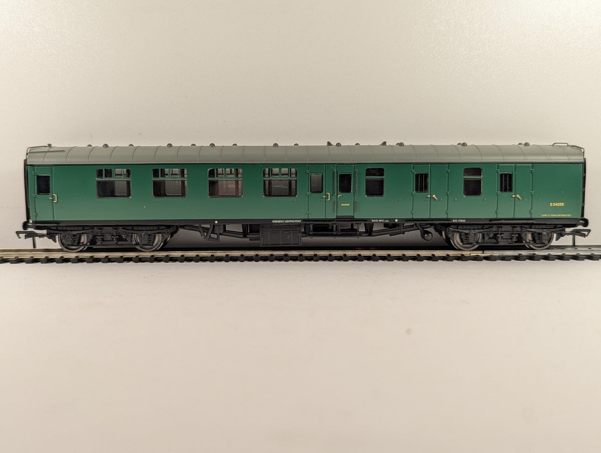 Bachmann OO Gauge BR Mk1 Brake Corridor (BSK) Passenger Coach S34255 SR Green