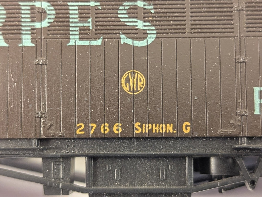 Lima OO Gauge GWR Siphon G Bogie Van Palethorpes 2766