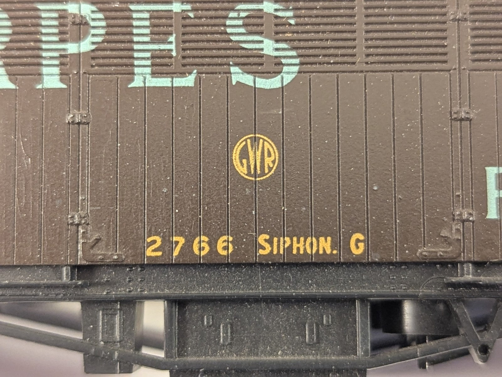 Lima OO Gauge GWR Siphon G Bogie Van Palethorpes 2766