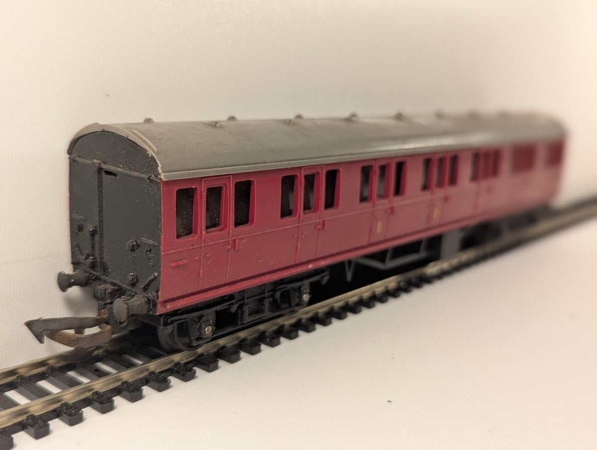 Tri-ang OO Gauge Suburban Coach Passenger Coach M41006 BR Maroon