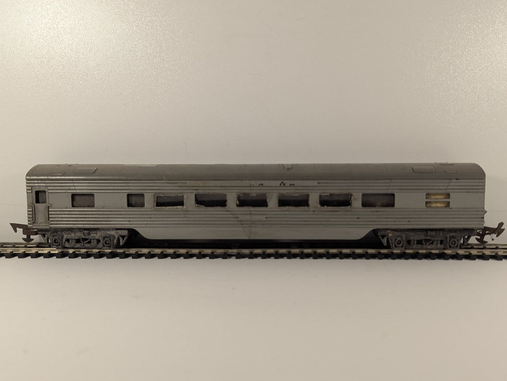 Tri-ang OO Gauge Transcontinental Passenger Coach Silver R.24/25