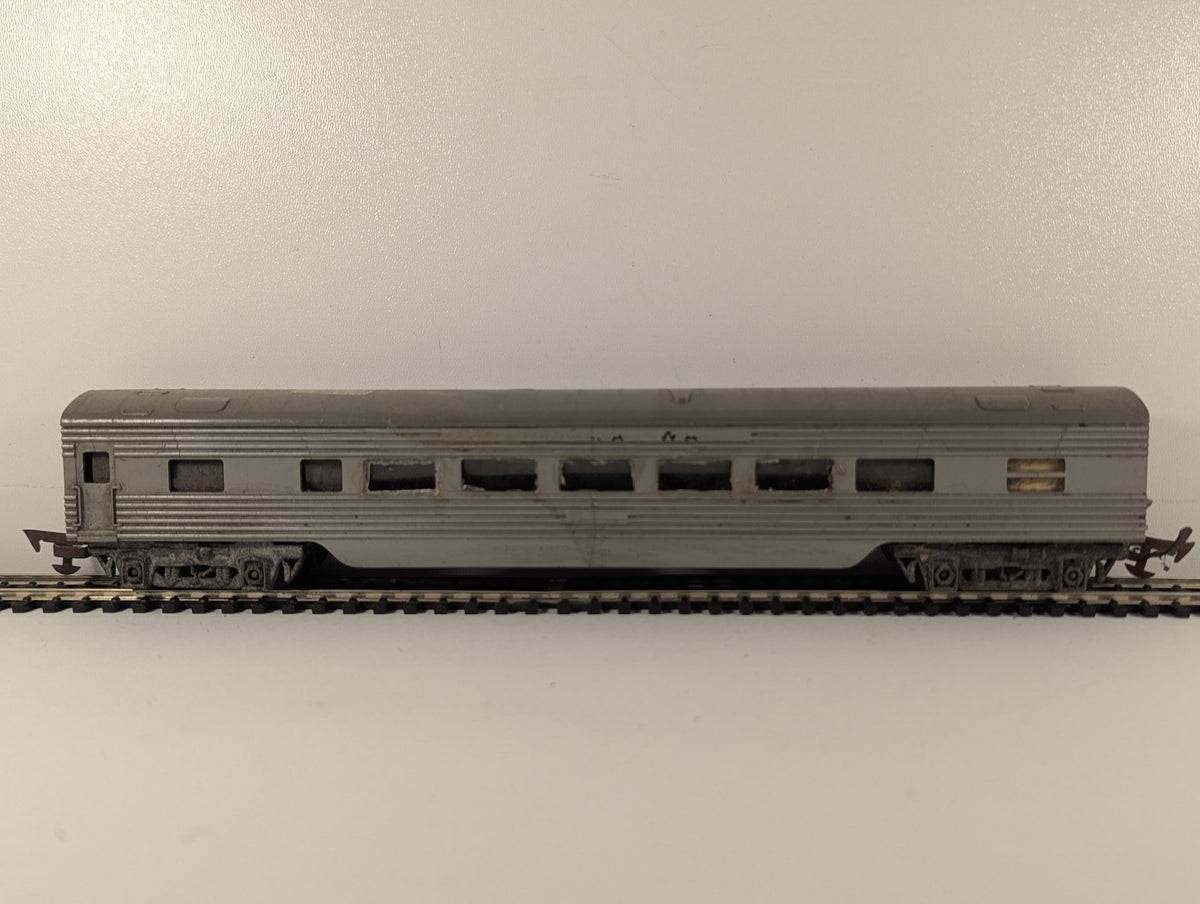 Tri-ang OO Gauge Transcontinental Passenger Coach Silver R.24/25