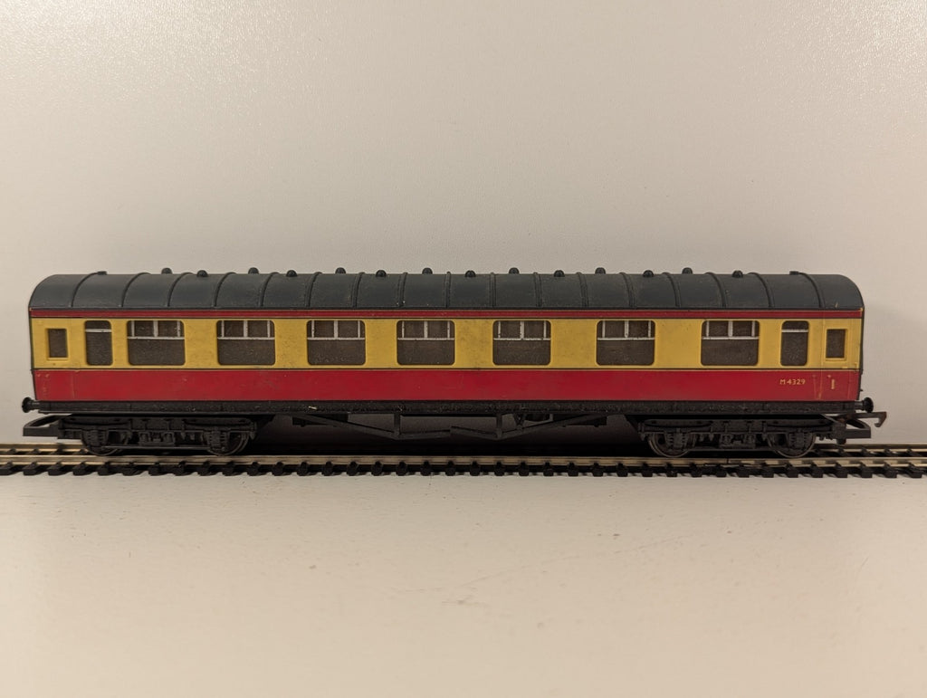 Hornby OO Gauge BR Composite 1st Class Coach