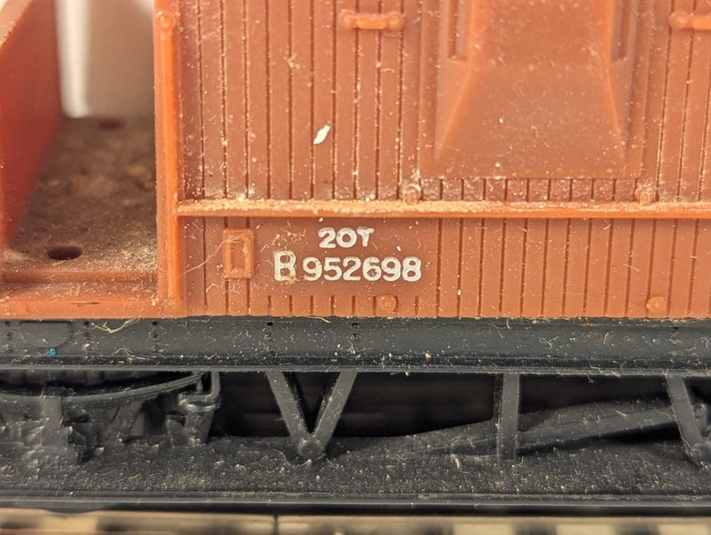 Tri-ang OO Gauge BR 20 Ton Goods Brake Van B952698 BR Bauxite