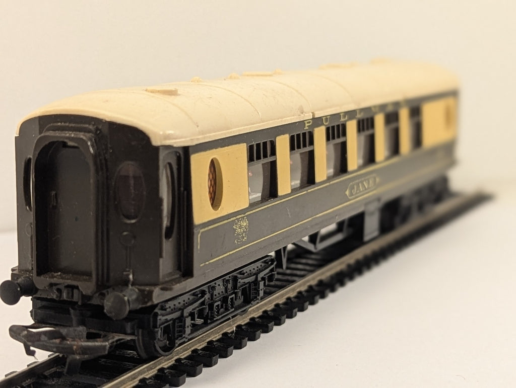 Hornby OO Gauge R223 Pullman Coach Jane