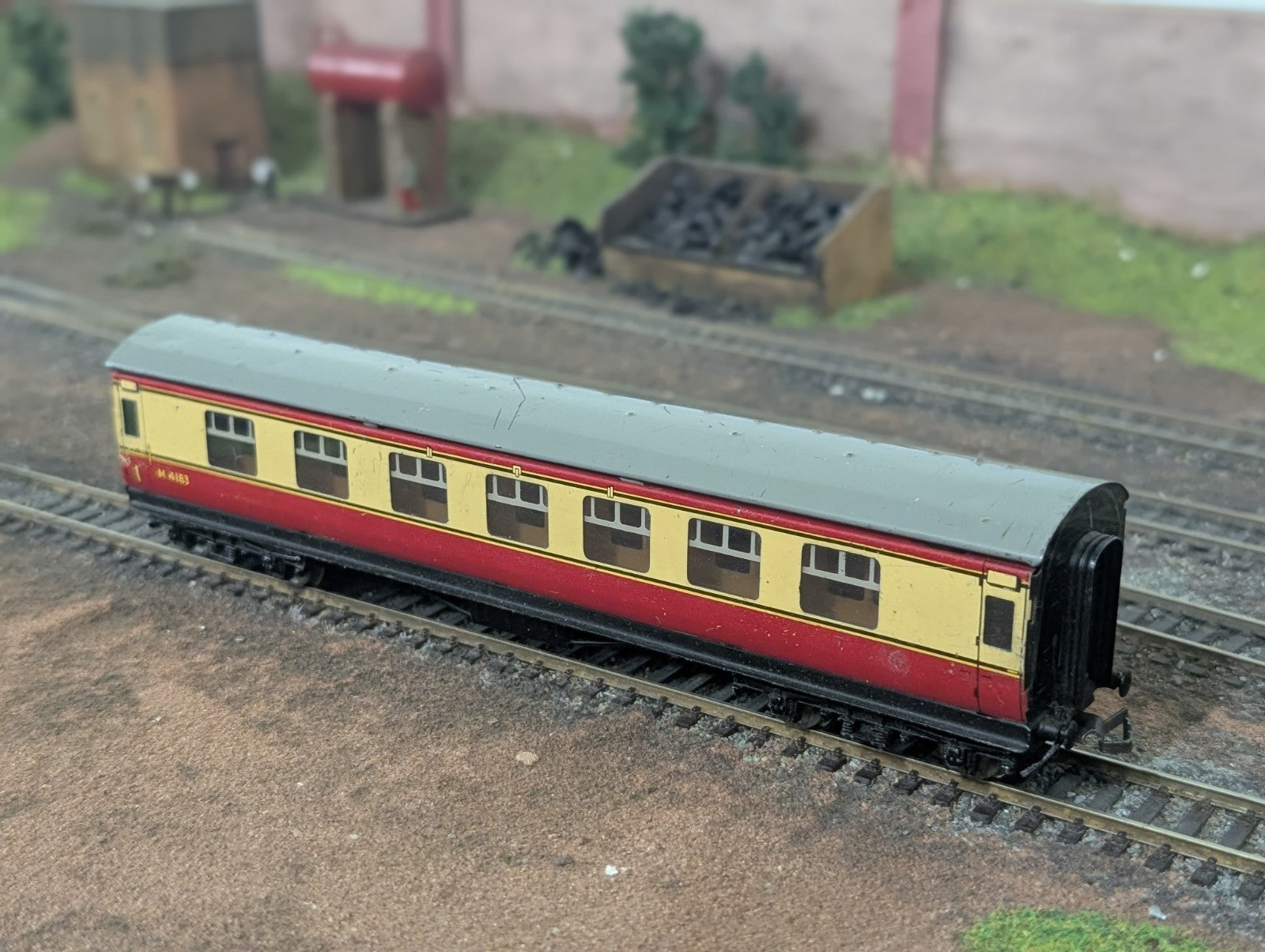 Hornby Dublo 32017 OO Gauge BR Stanier Coach M4183