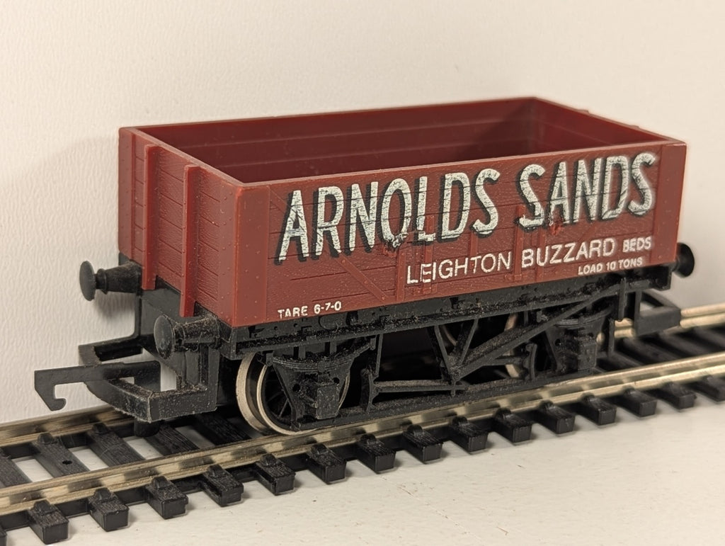 Hornby R097 OO Gauge 5-Plank Open Wagon – Arnolds Sands, Leighton Buzzard