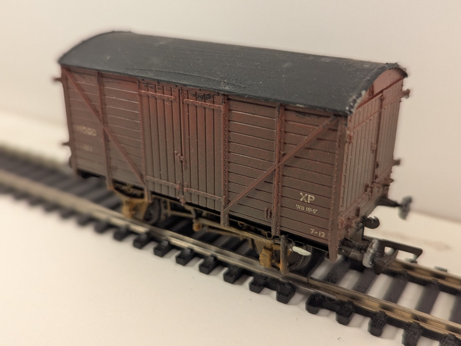 Bachmann 37-780 OO Gauge GWR 12T ‘Mogo’ Motor Car Van – BR Bauxite Weathered