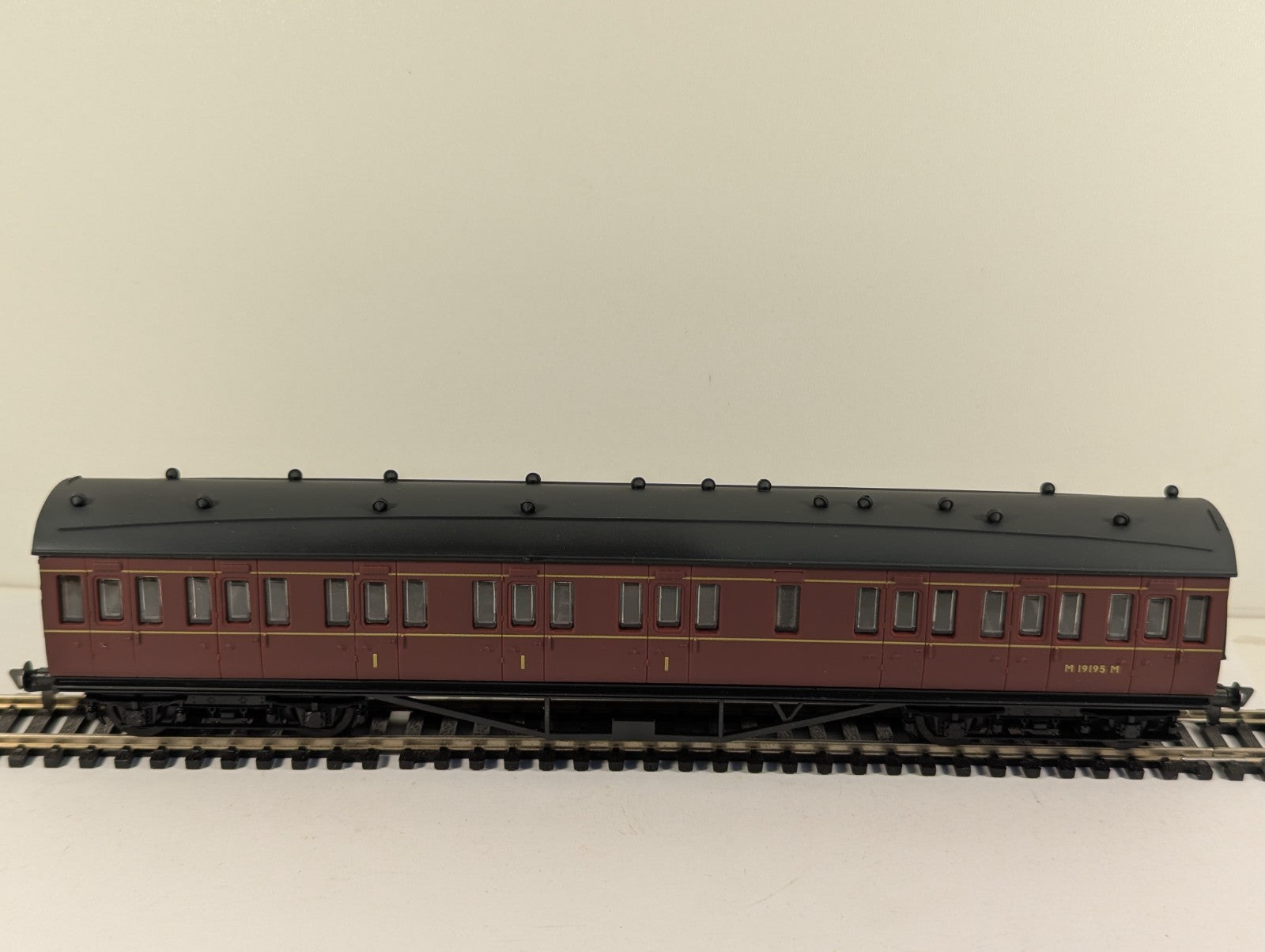 GMR Airfix OO Gauge BR 57ft 1st Class Composite Non-Corridor Boxed