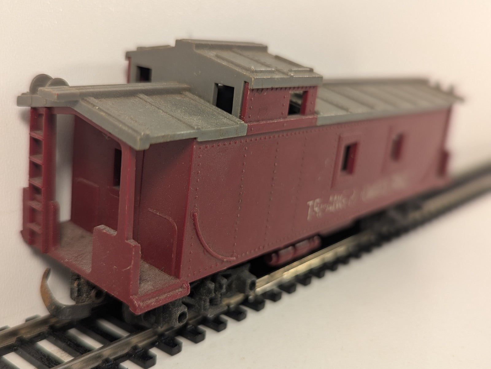 Tri-ang Railways R115 Maroon Caboose OO Gauge
