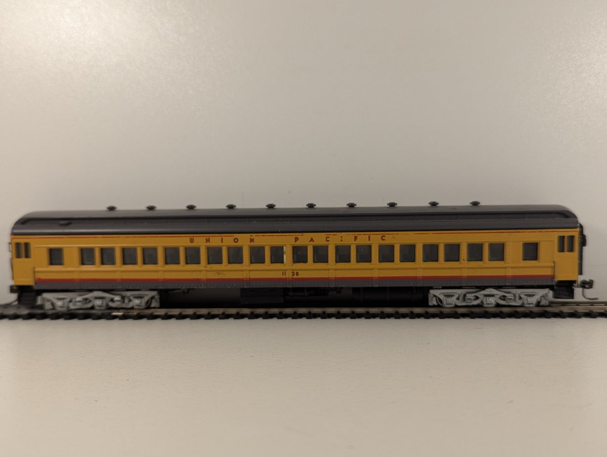 Bachmann HO Gauge Union Pacific Heavyweight Passenger Coach 1128