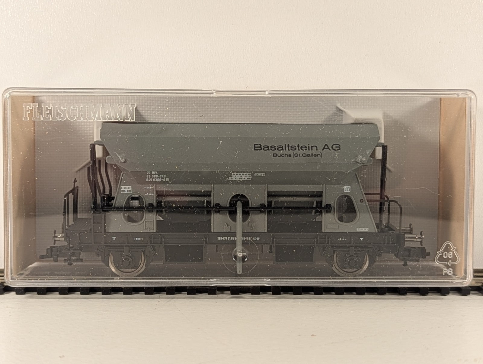 Fleischmann 5512FL HO Gauge SBB Self-Unloading Hopper “Basaltstein AG” Epoch IV