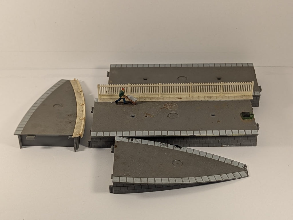 Hornby OO Gauge Station Platform Sections Grey & Brick