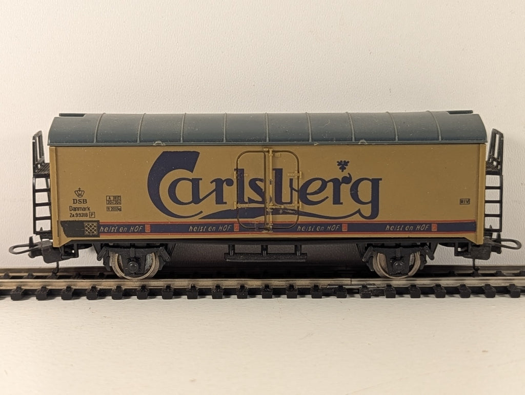 Lima 3109 HO Gauge Carlsberg Refrigerated Beer Wagon - Boxed