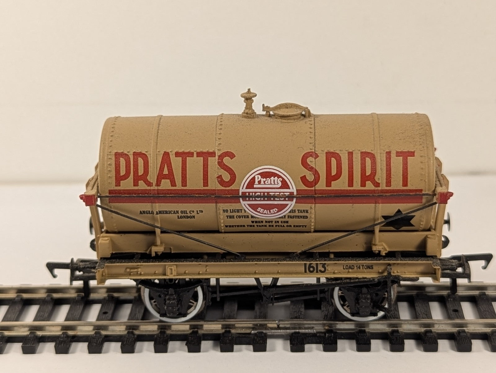 Bachmann OO Gauge 14 Ton Tank Wagon Pratts Spirit Goods Wagon 1613