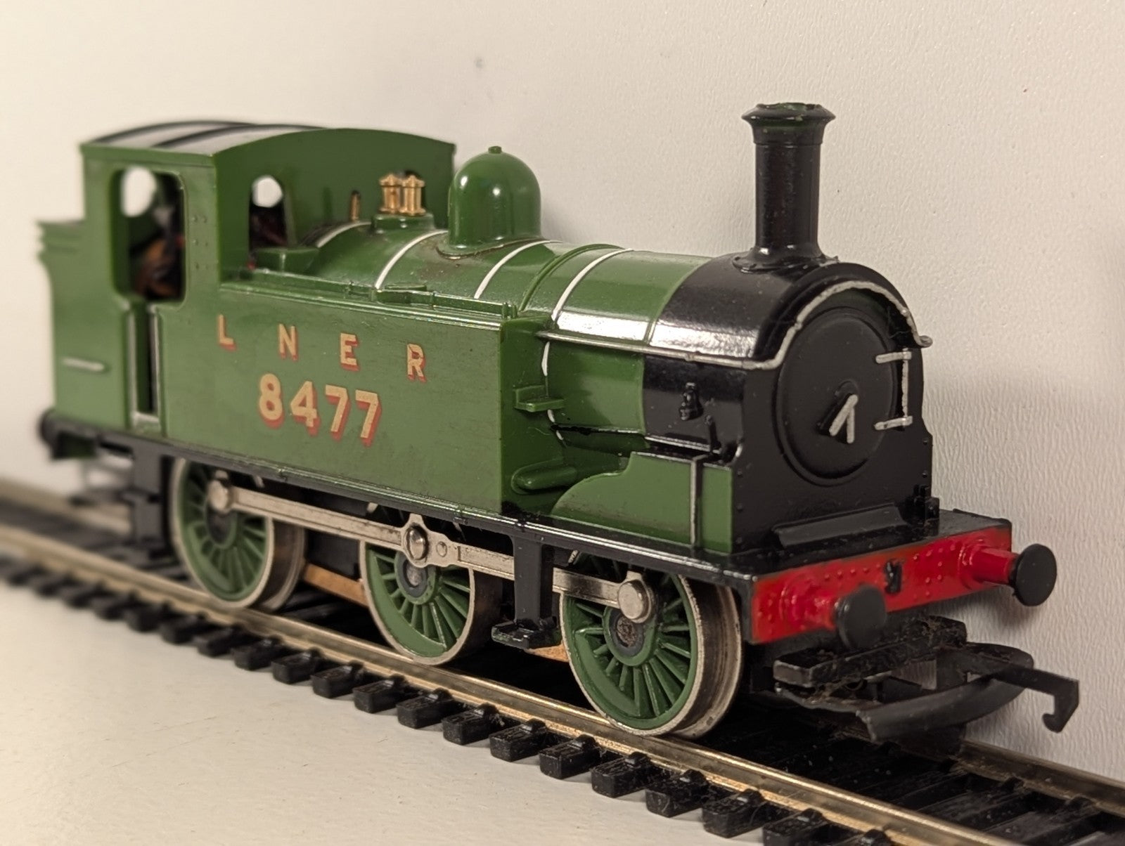 Hornby R252 LNER Class J83 0-6-0 Tank Locomotive OO Gauge - Loose Body