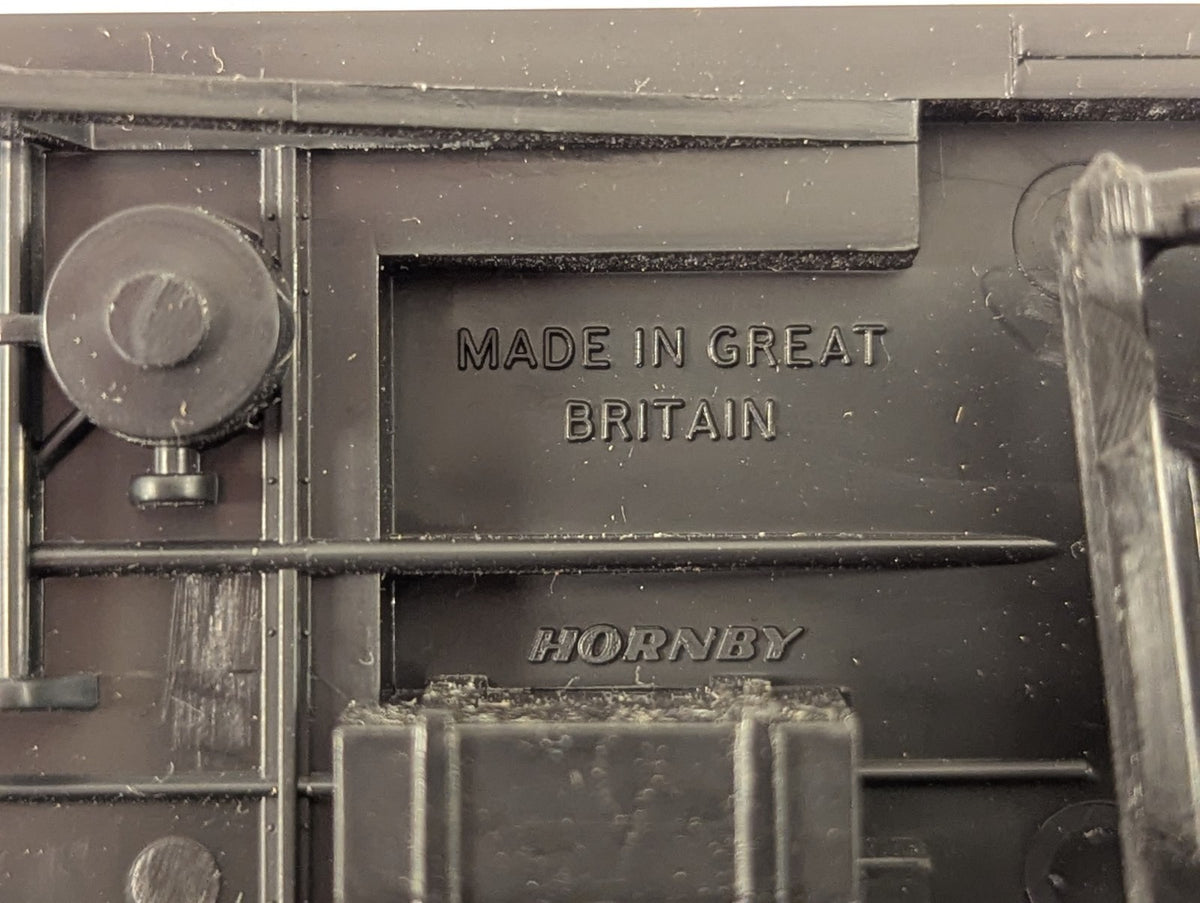 Hornby OO Gauge LMS Stanier Brake Coach
