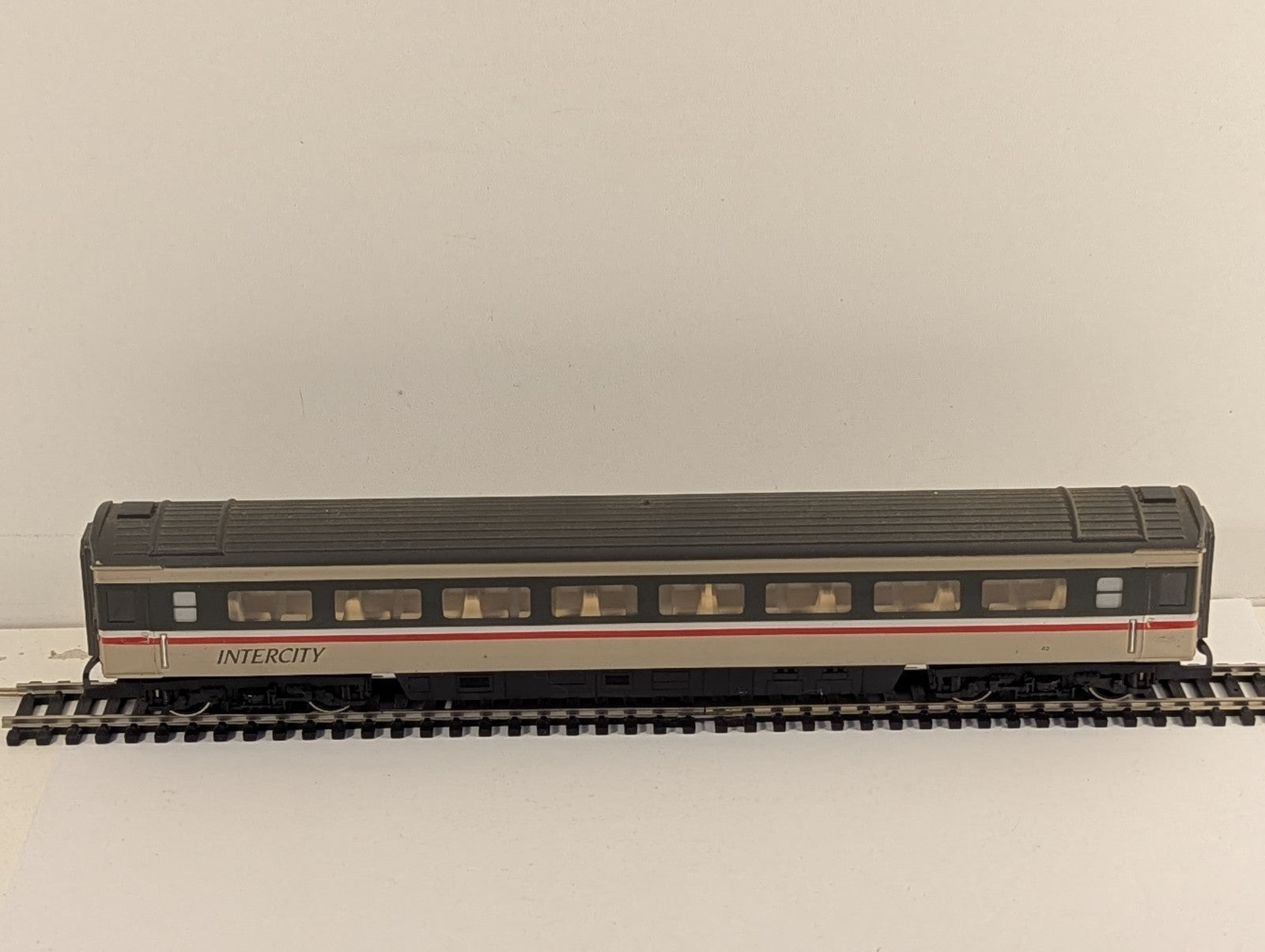 Hornby OO Gauge BR Mk3 Tourist Second Open (TSO) Passenger Coach 42