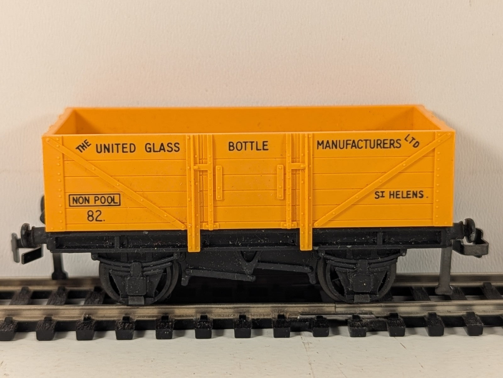 Hornby-Dublo 32069 OO Gauge United Glass Bottles Sand Wagon - Boxed