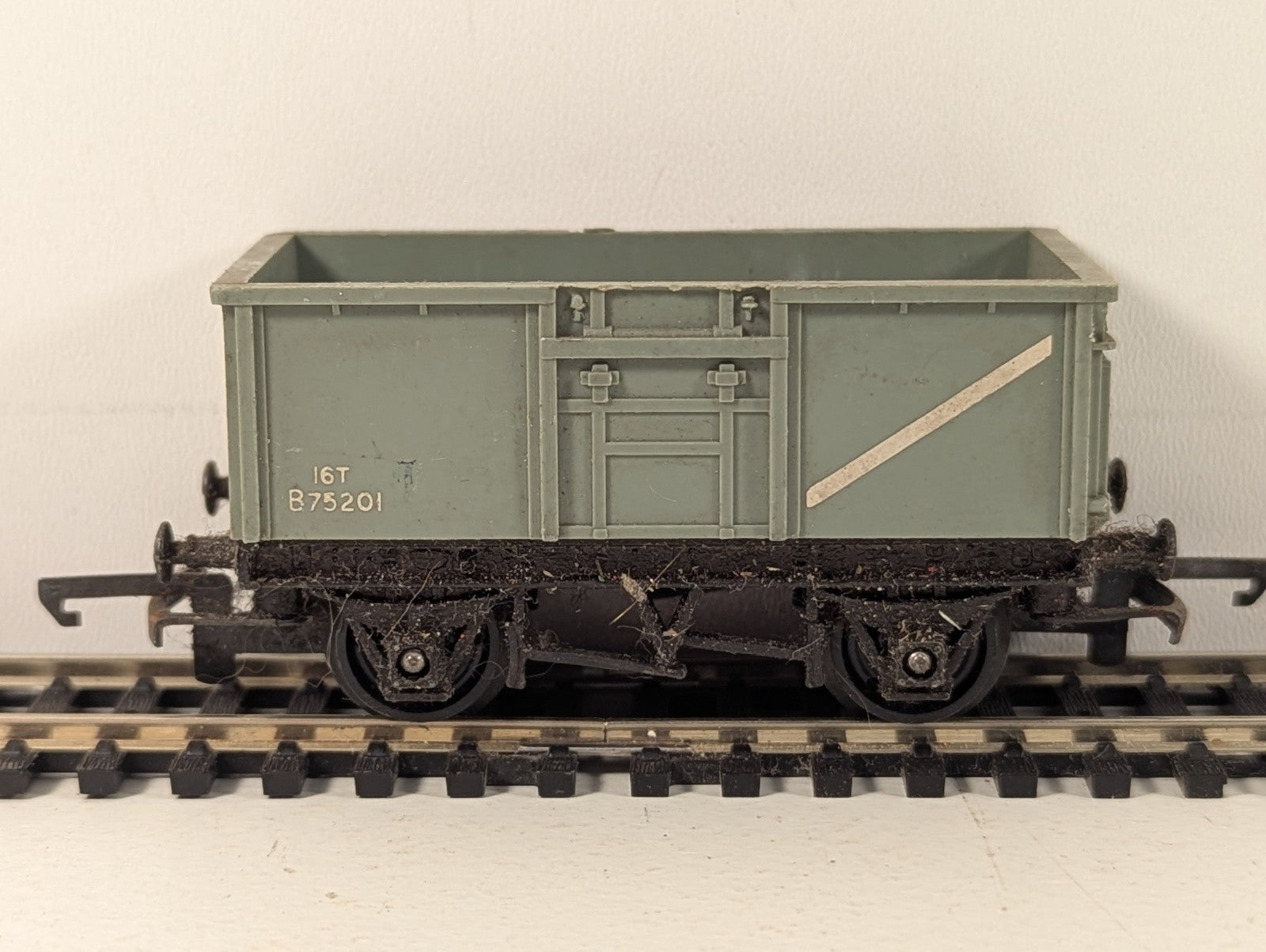 Tri-ang OO Gauge 16-Ton Mineral Wagon Open Wagon B75201 BR Grey R.12