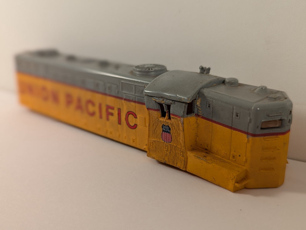 Athearn HOGauge Union Pacific Diesel Locomotive - Spares/Repairs - Damaged Shell