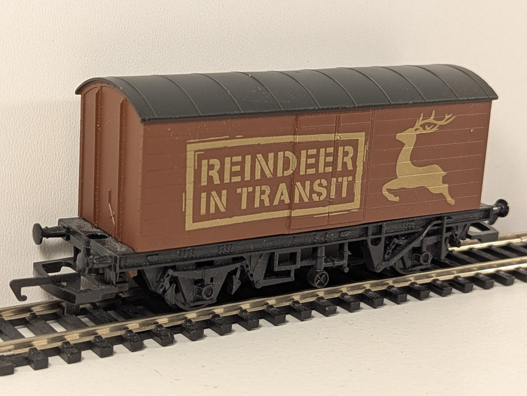 Hornby R60053 Santa’s Reindeer OO Gauge Wagon