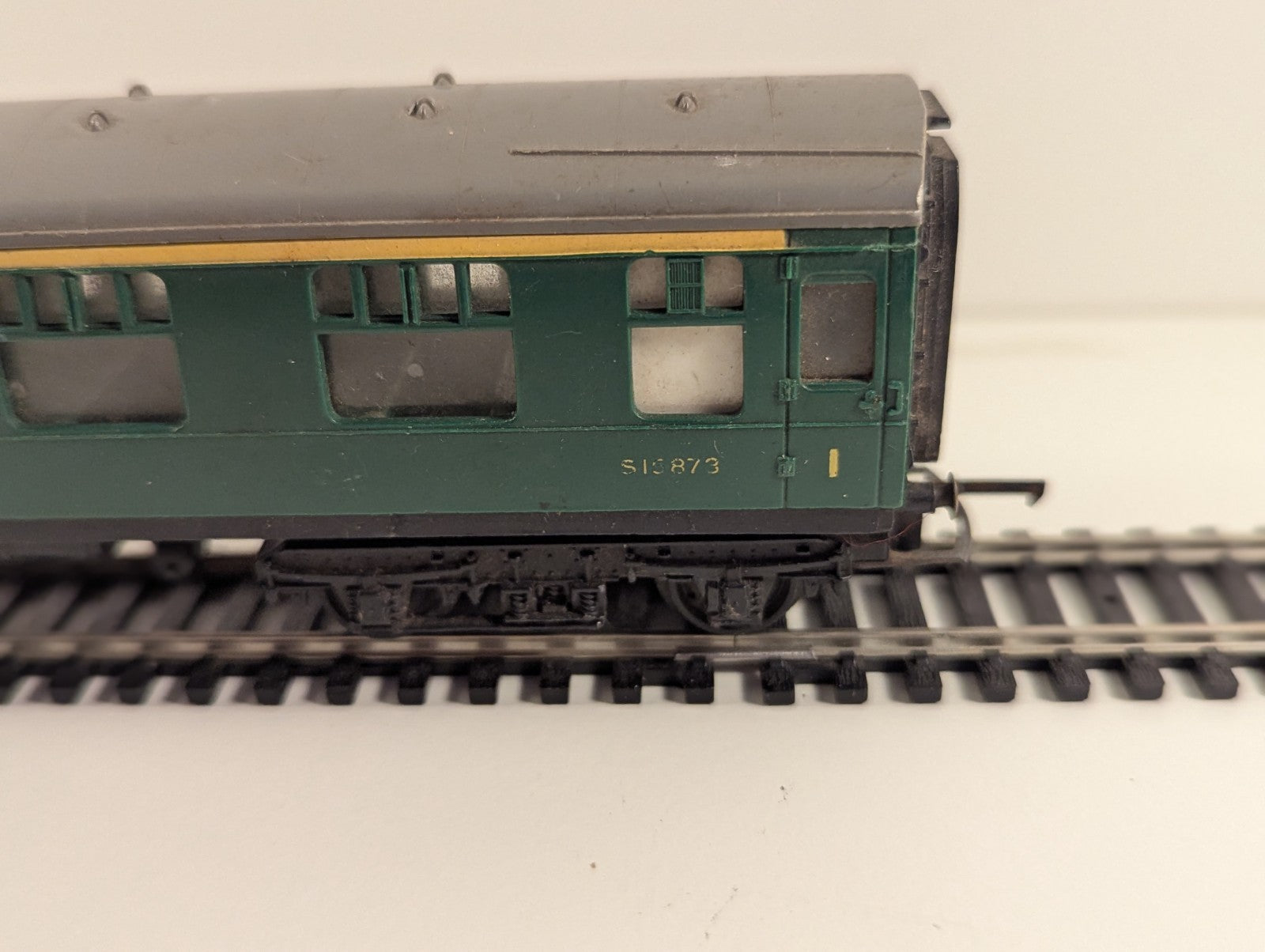 Tri-ang R622 BR Green Mk1 Corridor Composite – S15873