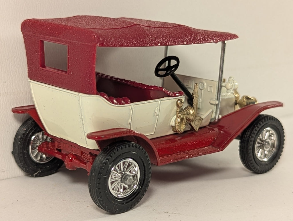 Matchbox 1911 Model "T" Ford Die-cast Vehicle White and Red Y-1