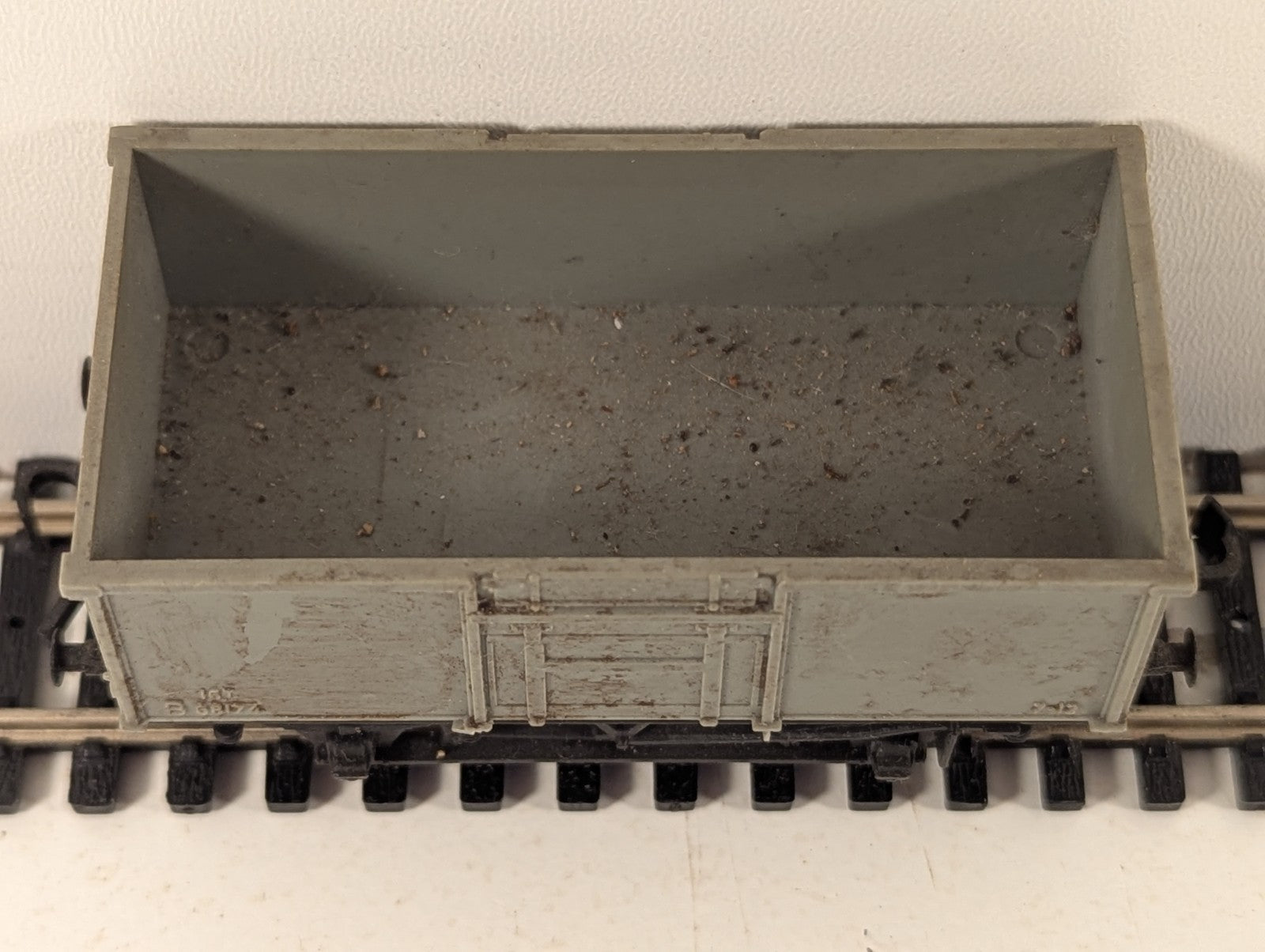 Trix 5001 BR 16 Ton Mineral Wagon Grey OO Gauge