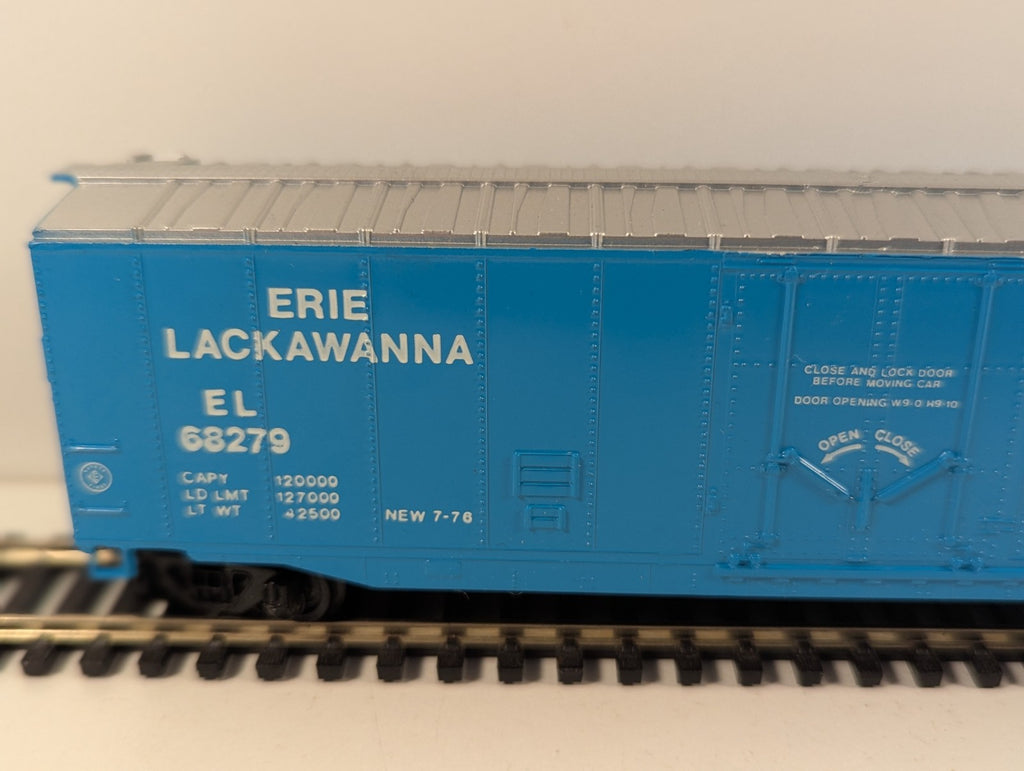 Bachmann HO Gauge Erie Lackawanna 50ft Boxcar