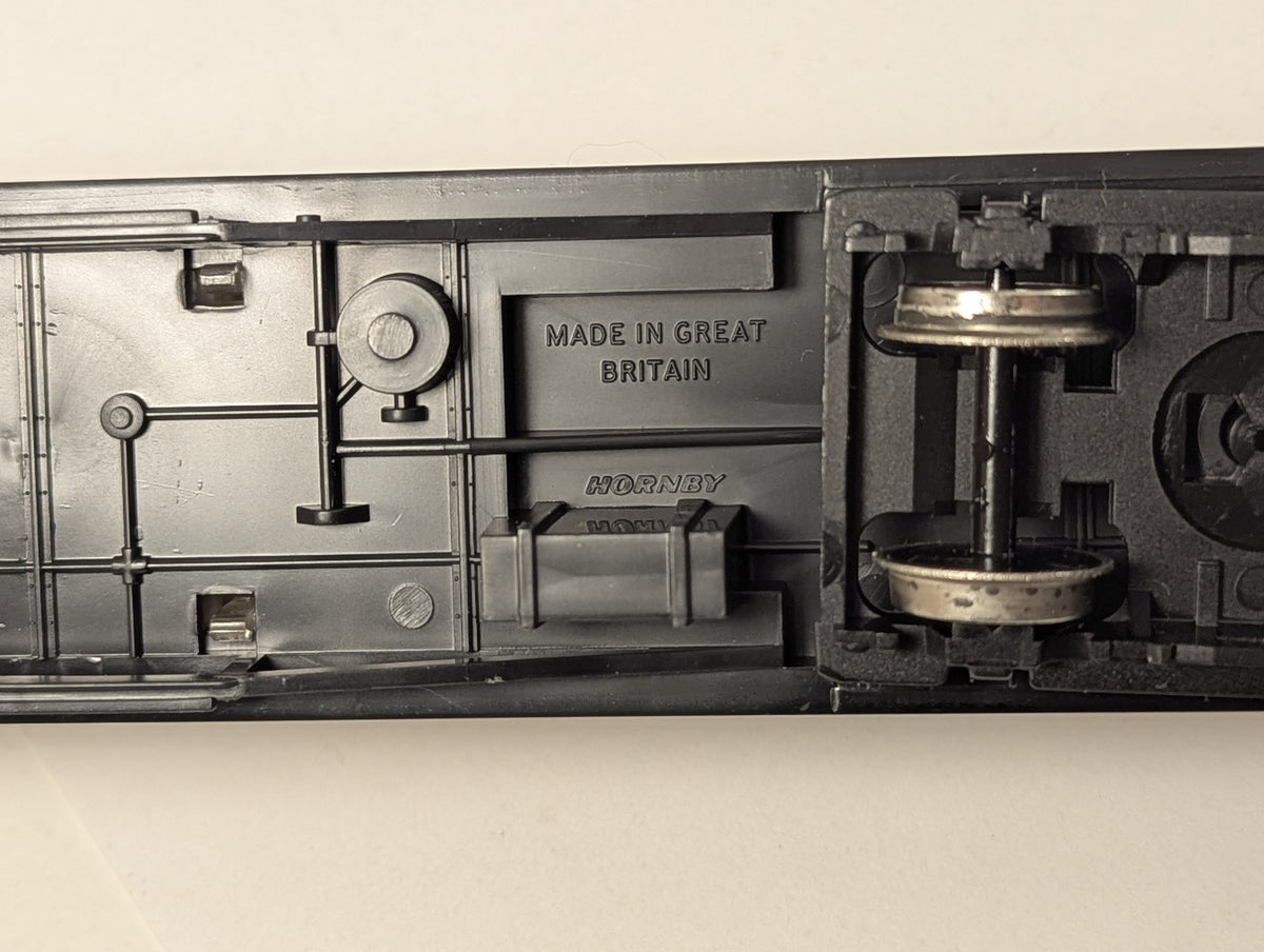 Hornby OO Gauge Gresley Composite Coach Passenger Coach 22357 LNER Teak R435