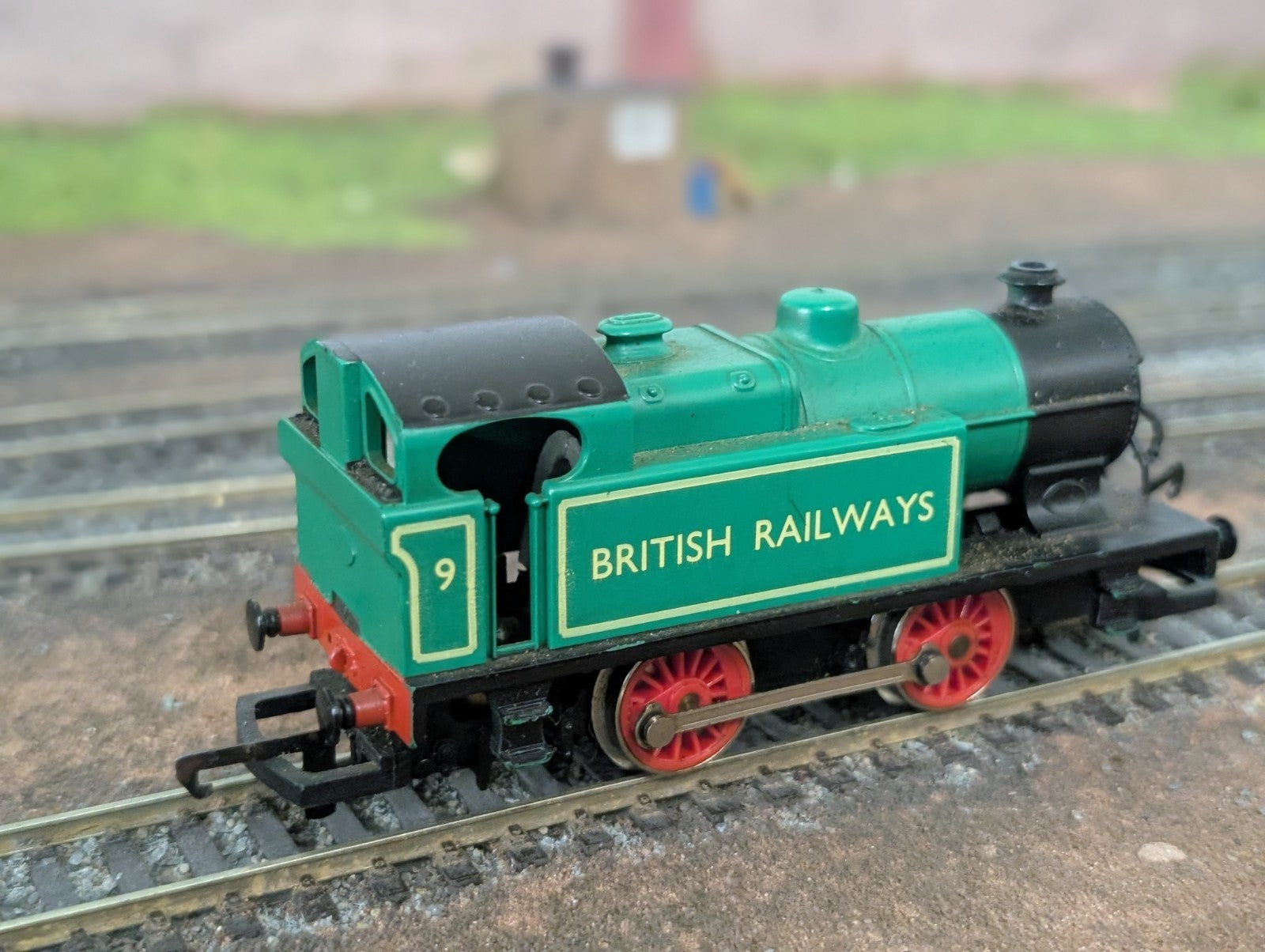 Hornby R856 0-4-0T Industrial Locomotive No.9 OO Gauge
