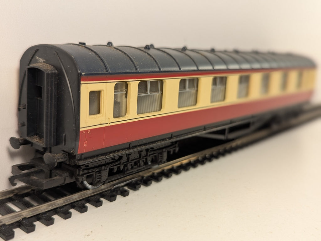 Hornby R423 LMS Composite Coach