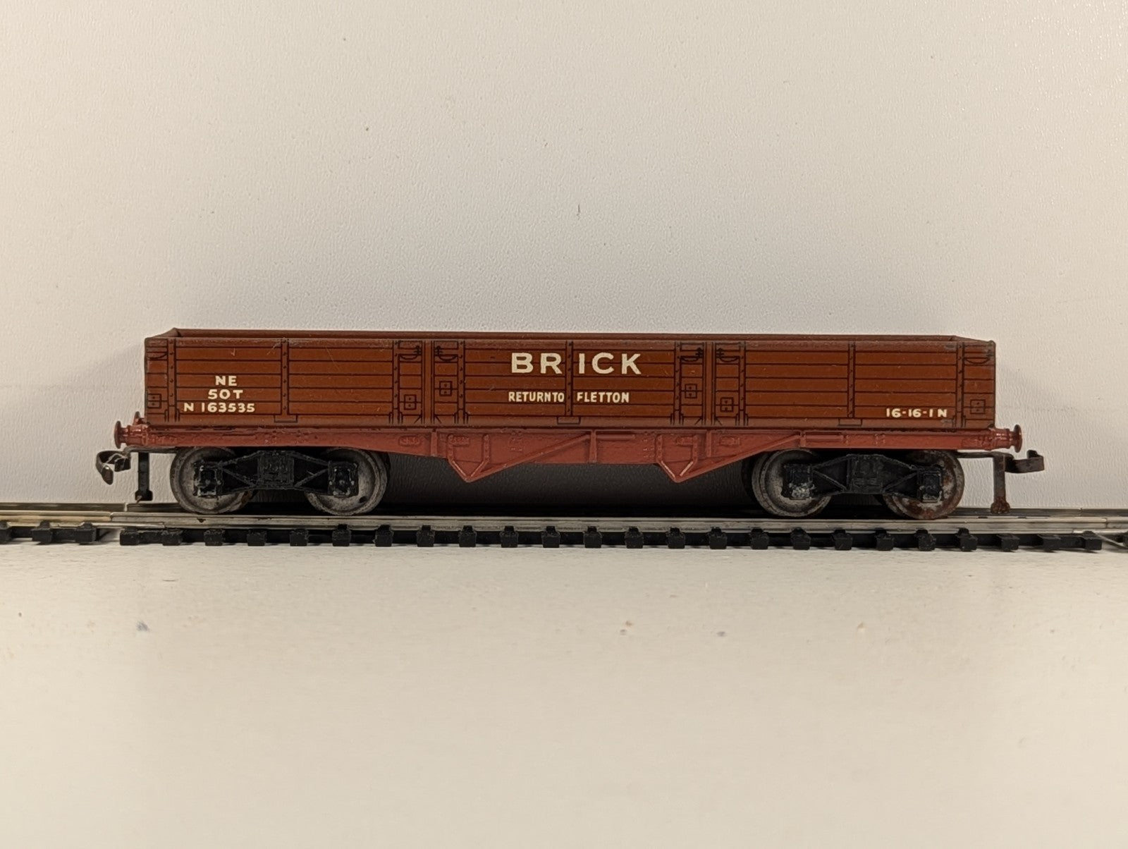 Hornby Dublo 32050 OO Gauge High Capacity Bogie Brick Wagon - Wrong Box