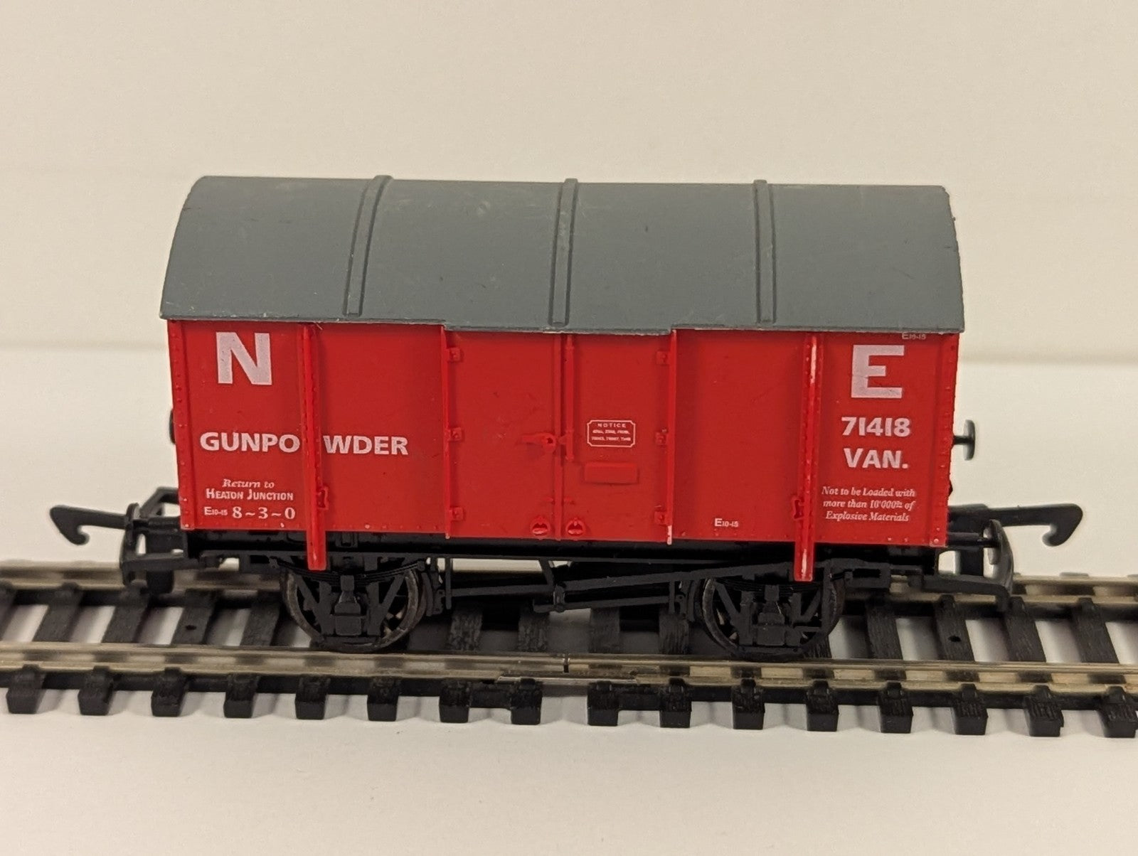 Dapol OO Gauge North Eastern Railway Gunpowder Van