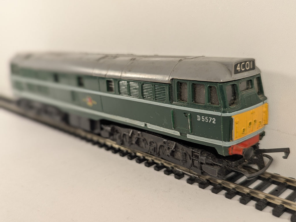 Tri-ang OO Gauge Class 31 Diesel Locomotive D5572 BR Green R.357