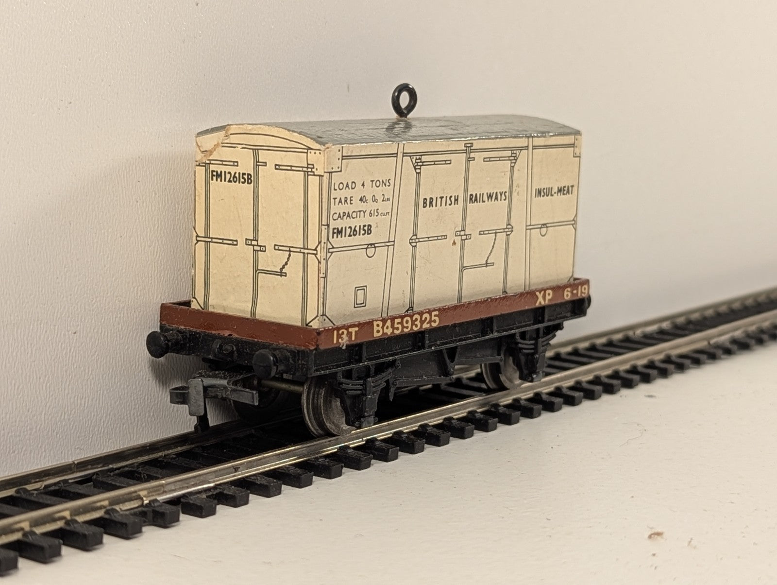 HornbyDublo 32088 OOGauge Low-SidedWagon with BR Insulated MeatContainer - Boxed