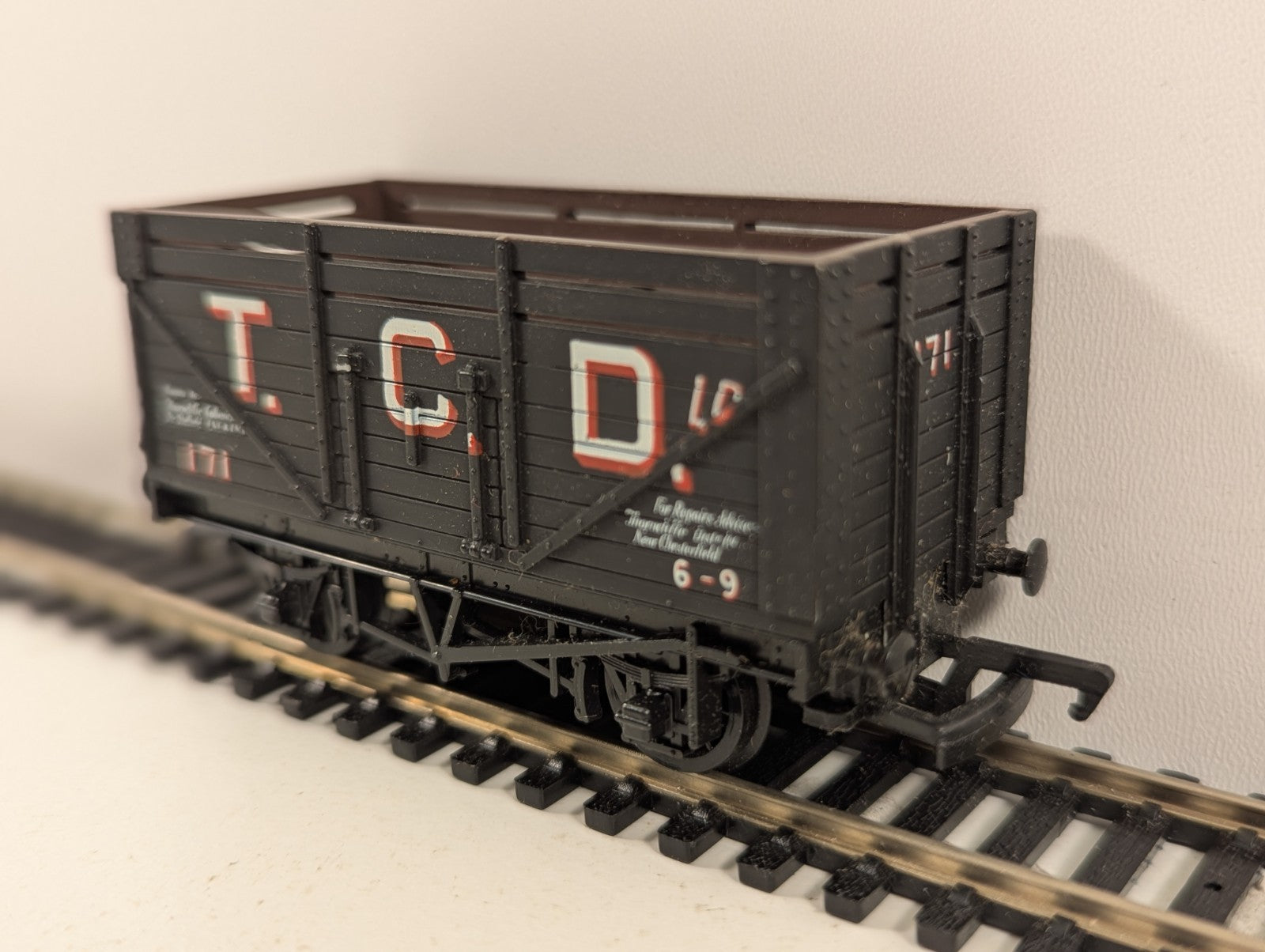Mainline OO Gauge 37-158 12T 9 Plank Coke Wagon TCD Livery