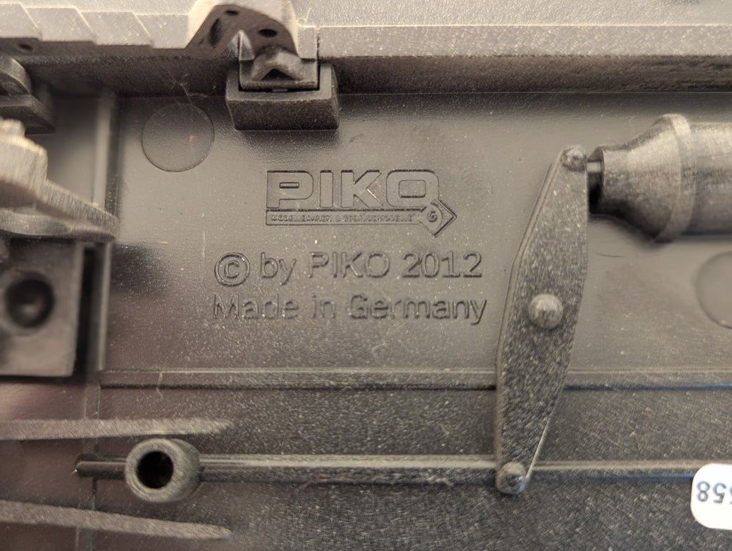 Piko G Gauge Weathered Acid Chemical Wagon with Guards Compartment – No barrels