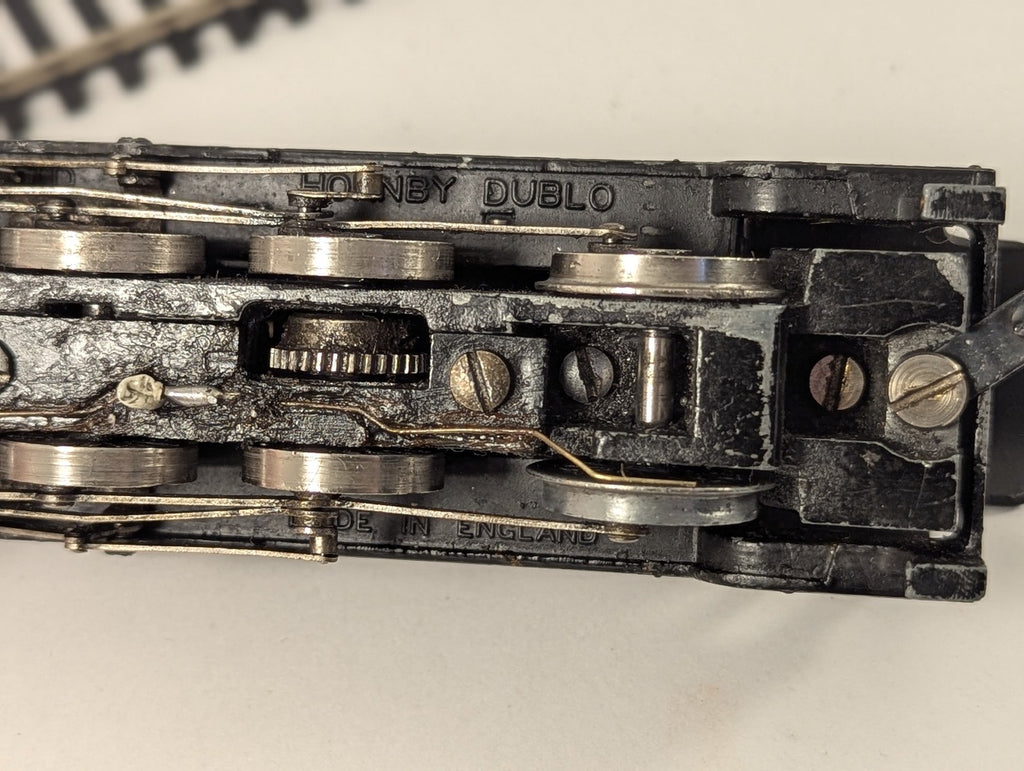 Hornby Dublo OO Gauge Class 8F 2-8-0 Steam Locomotive 48336 BR Black 2235
