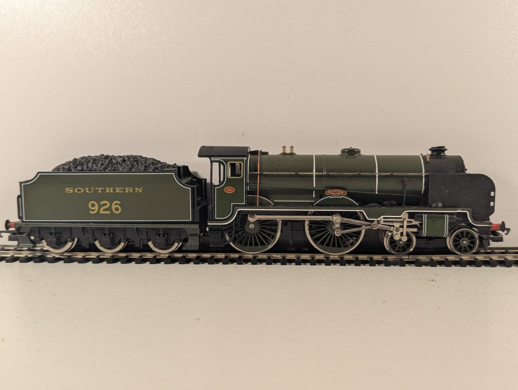 Hornby OO Gauge S.R. Schools Class V 'Repton' Steam Locomotive 926