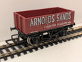 Hornby OO Gauge 5 Plank Wagon – “Arnolds Sands” Livery