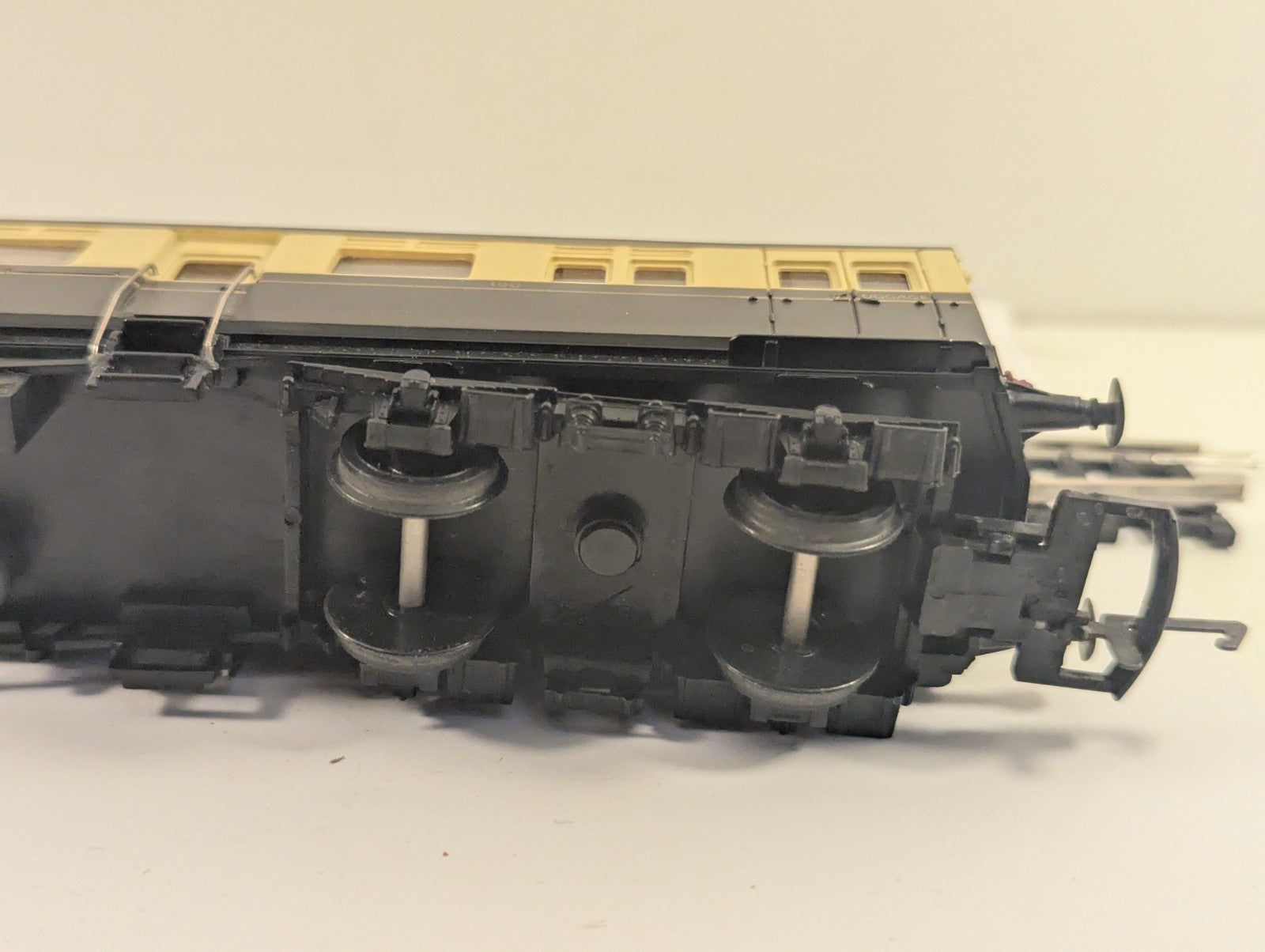 Hornby OO Gauge GWR Autocoach No. 190 - Missing Buffer